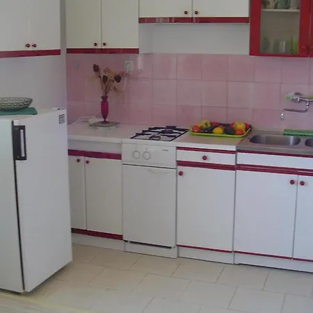 A&n アパート Pakoštane