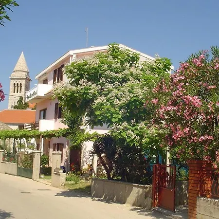 A&n アパート Pakoštane