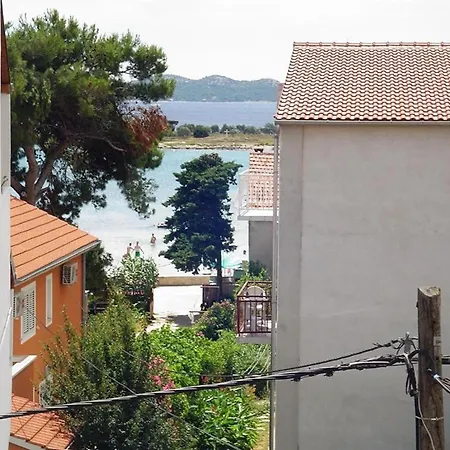 A&n アパート Pakoštane